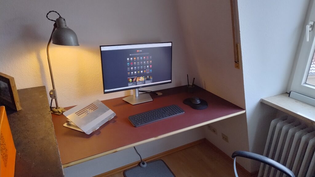 Schreibtisch mit Linoleum Arbeitsplatte